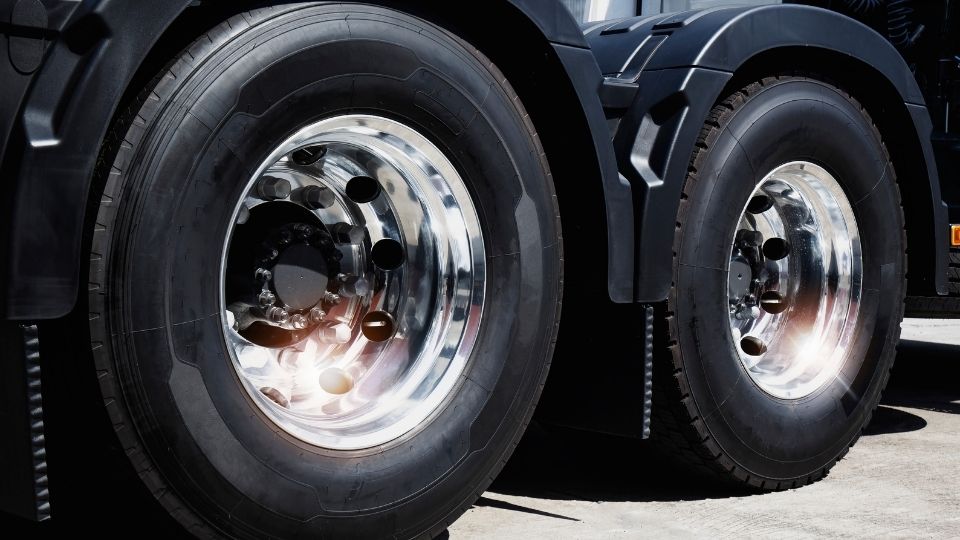 How Keeping Your Big Rig Wheels in Alignment Benefits You